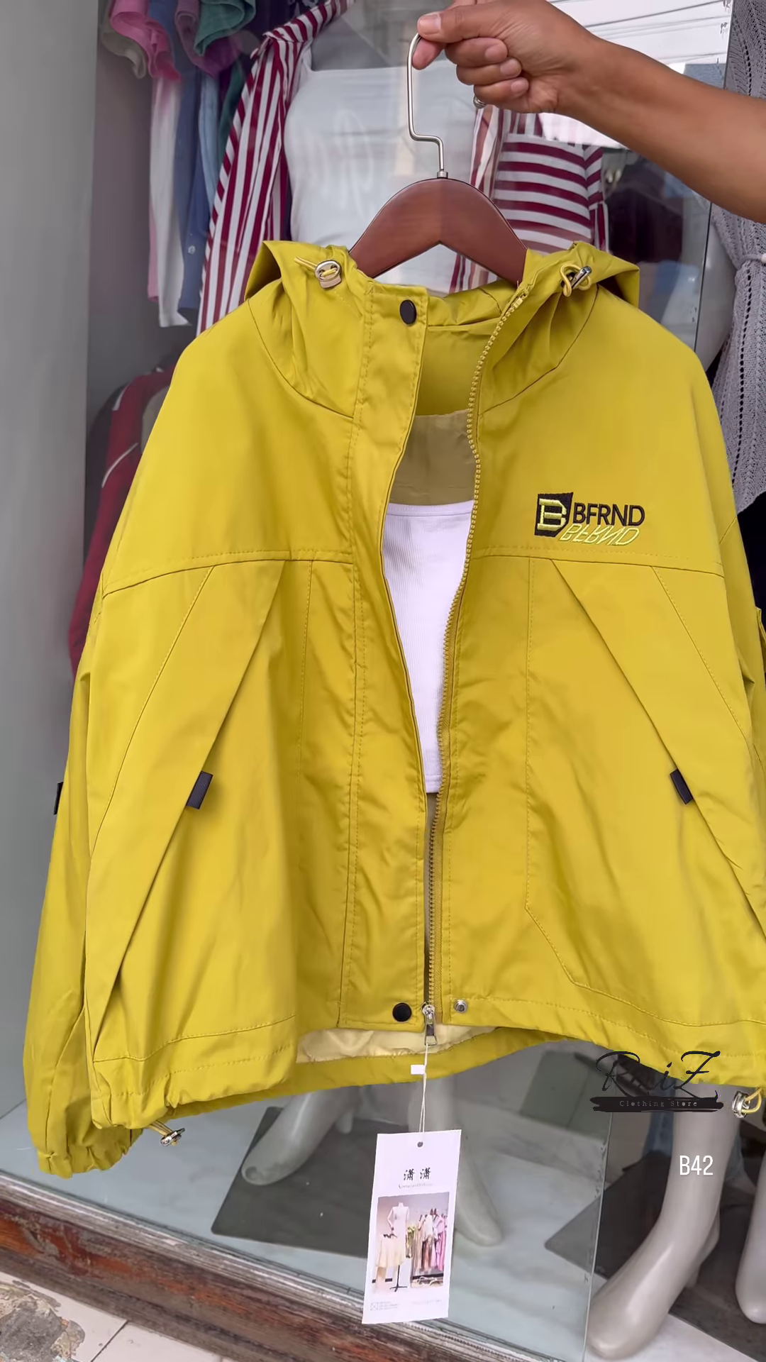 🔥 Trendy Hooded Windbreaker – Street Style Must-Have! 🔥