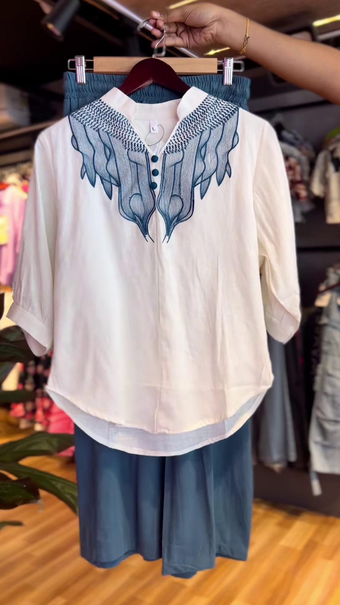 🌊 Elegance in Blue & White – A Timeless Fusion 🌊