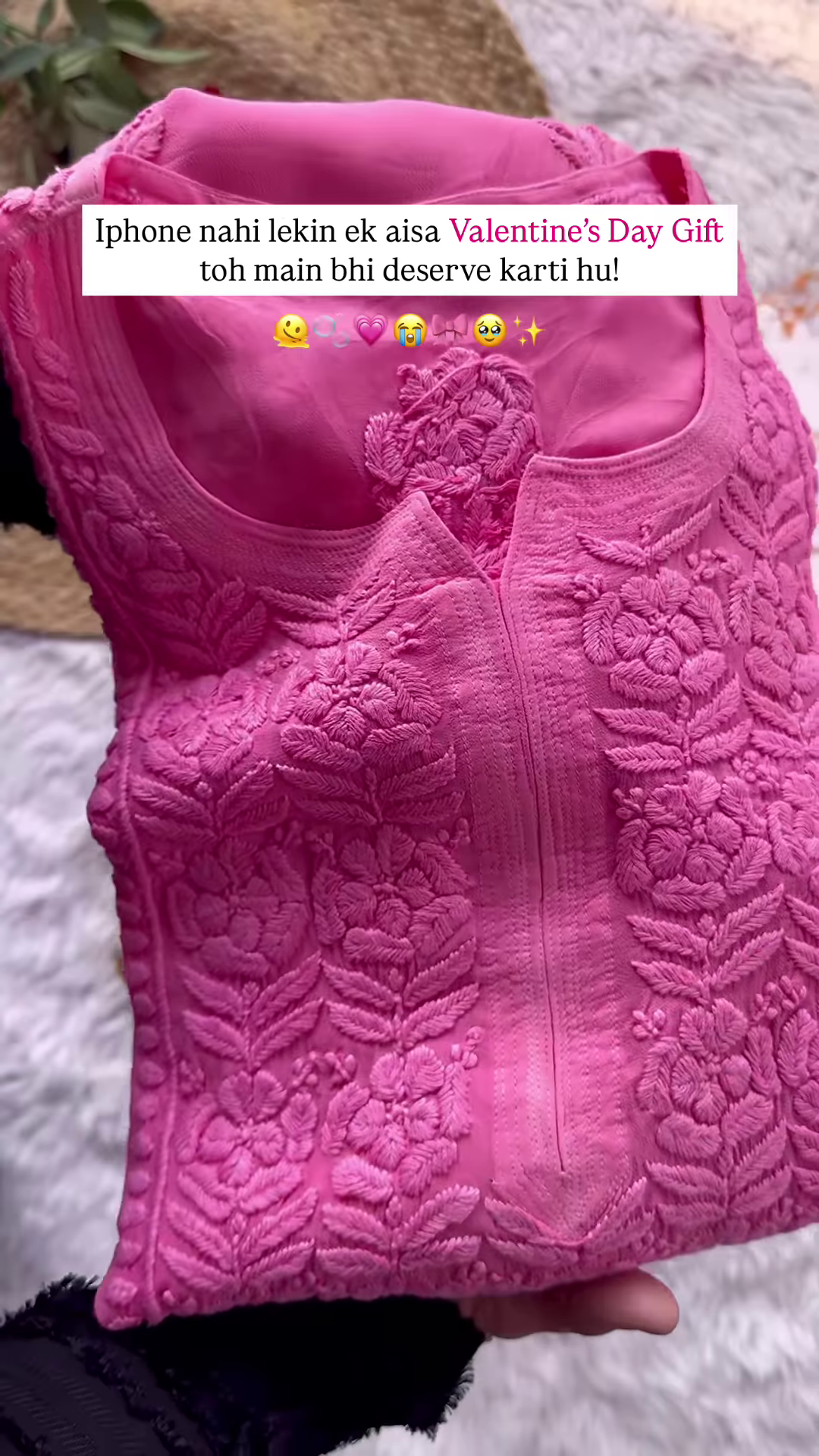 ❤️ The Perfect Valentine’s Day Gift – A Timeless Red And Pink Embroidered Beauty! ❤️