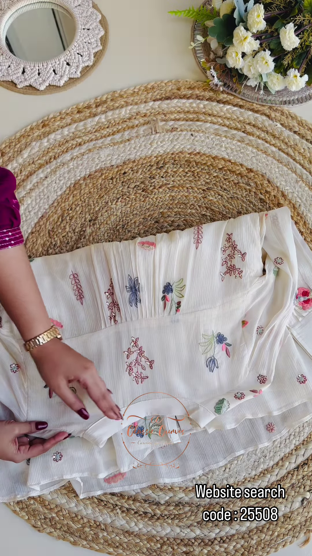 🌿 Elegance in Bloom – White Floral Embroidered Boho Blouse 🌿