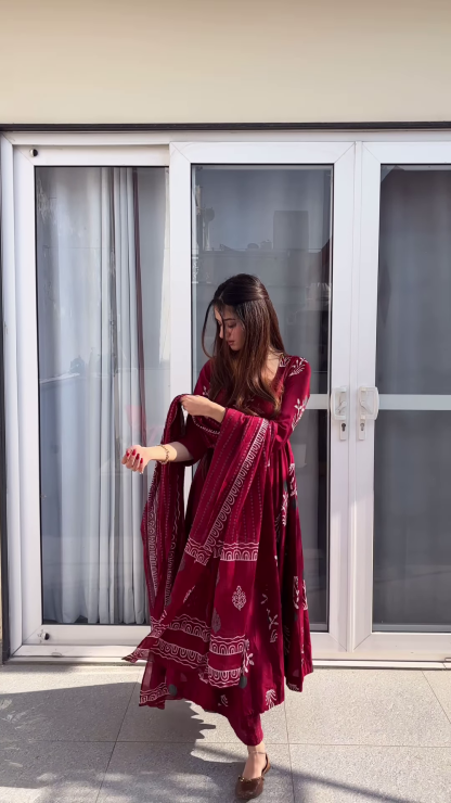 🌹 Timeless Grace – Maroon Ethnic Anarkali Set 🌹