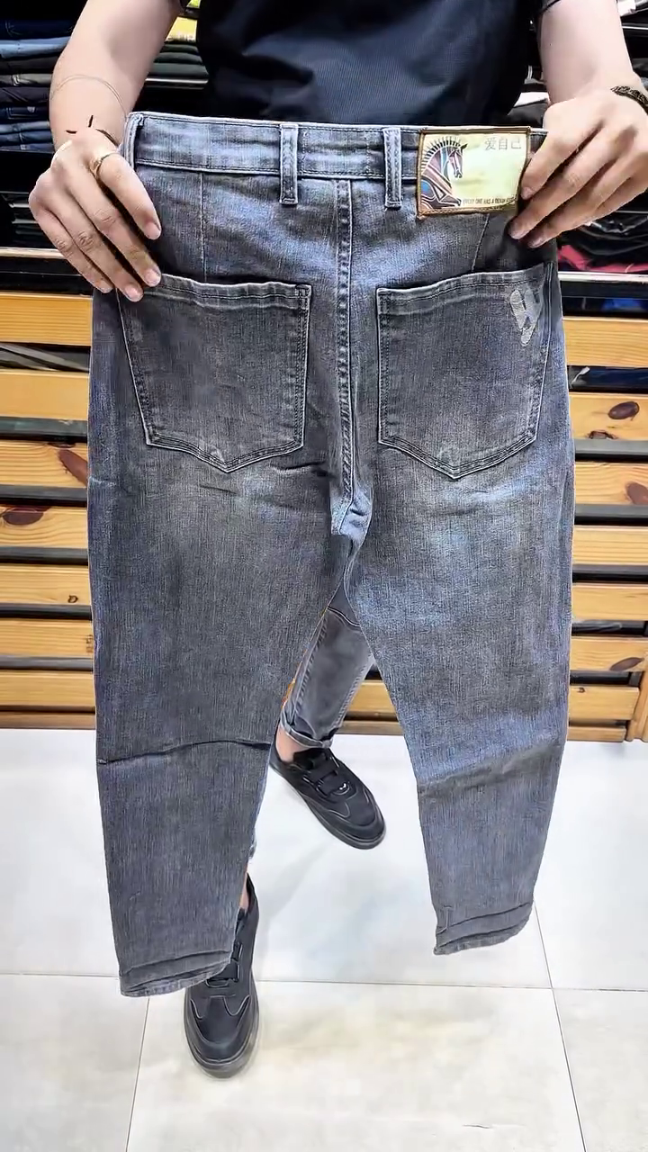 Men’s Panel-Stitched Tapered Denim – Street-Ready Vibes 👖
