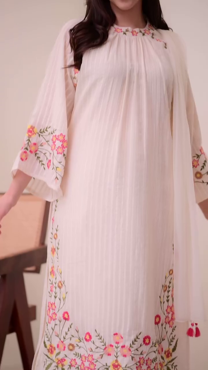 Elegant Off-White Floral Embroidered Kurti Set