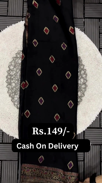 Golden Elegance: Look Mesmerizing in This Shimmering Saree 