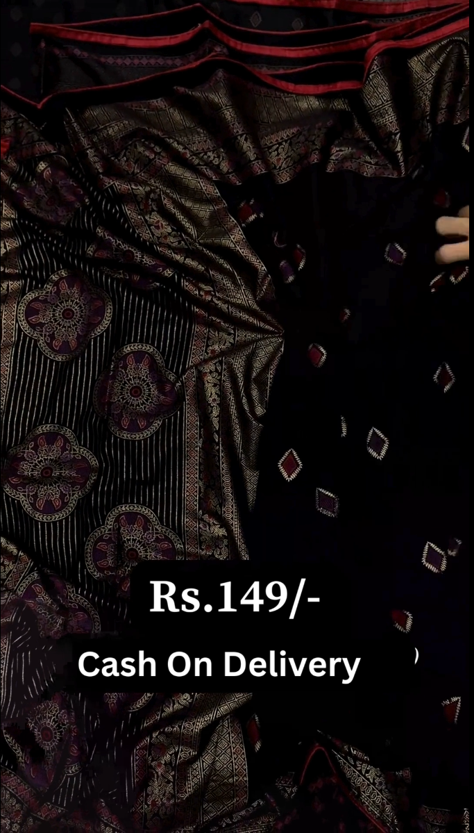 Golden Elegance: Look Mesmerizing in This Shimmering Saree 