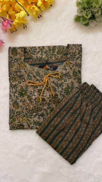 Intricate Gold Design: Unveiling the Details of a Luxurious Fabric