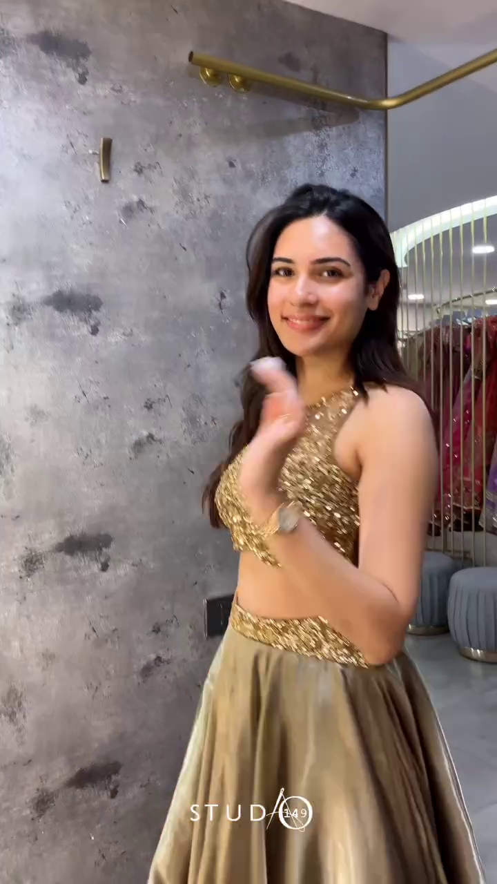 Designer Gold Crop Top and Skirt – A Radiant Ensemble for Glamorous Occasions