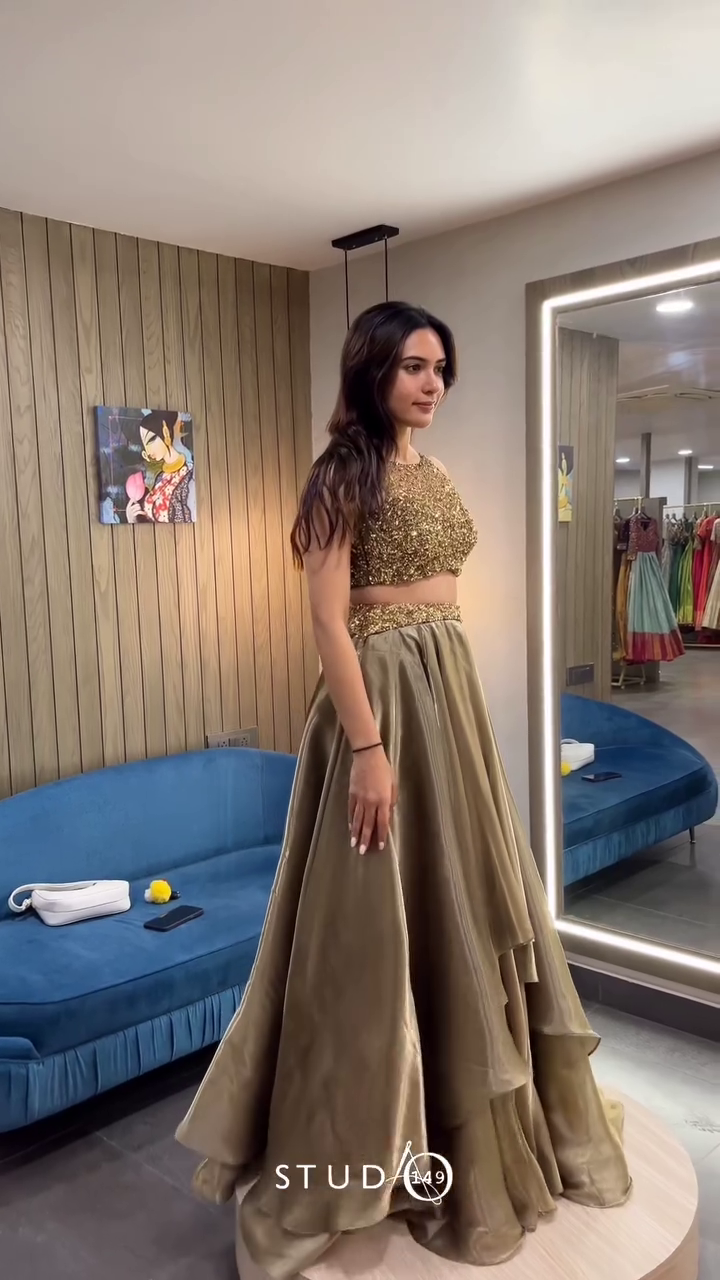 Designer Gold Crop Top and Skirt – A Radiant Ensemble for Glamorous Occasions