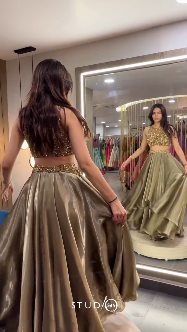 Designer Gold Crop Top and Skirt – A Radiant Ensemble for Glamorous Occasions
