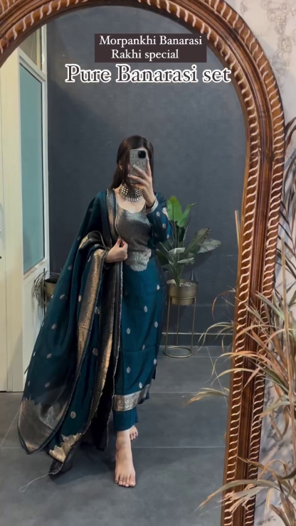 Blue Printed Silk Blend Pakistani Suit – A Fusion of Elegance and Modern Sophistication