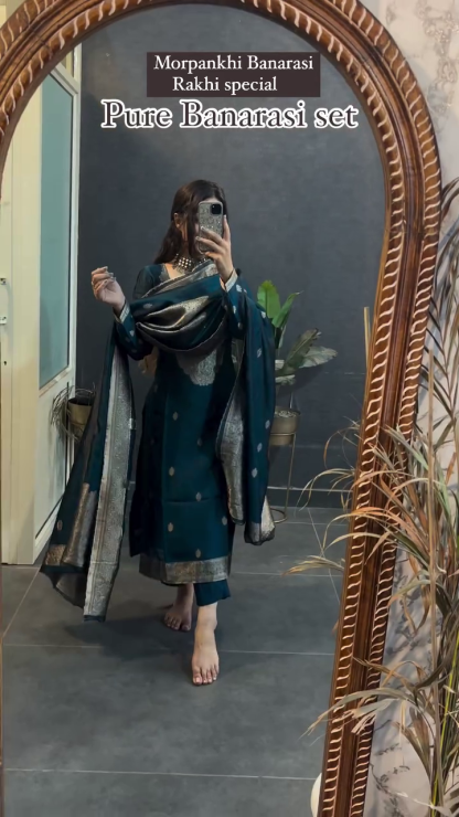 Blue Printed Silk Blend Pakistani Suit – A Fusion of Elegance and Modern Sophistication