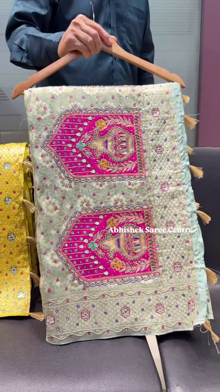 Rama Green Threadwork Soft Silk Saree – An Exquisite Blend of Elegance and Artistry