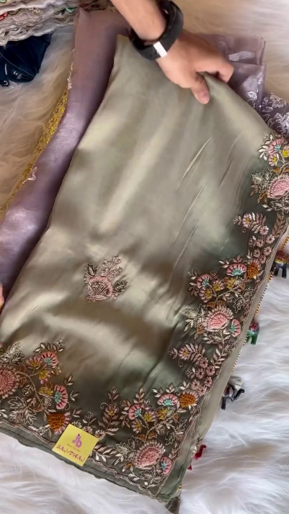 Exquisite Banarasi Saree with Hand-Embroidered Heavy Blouse – A Regal Ensemble