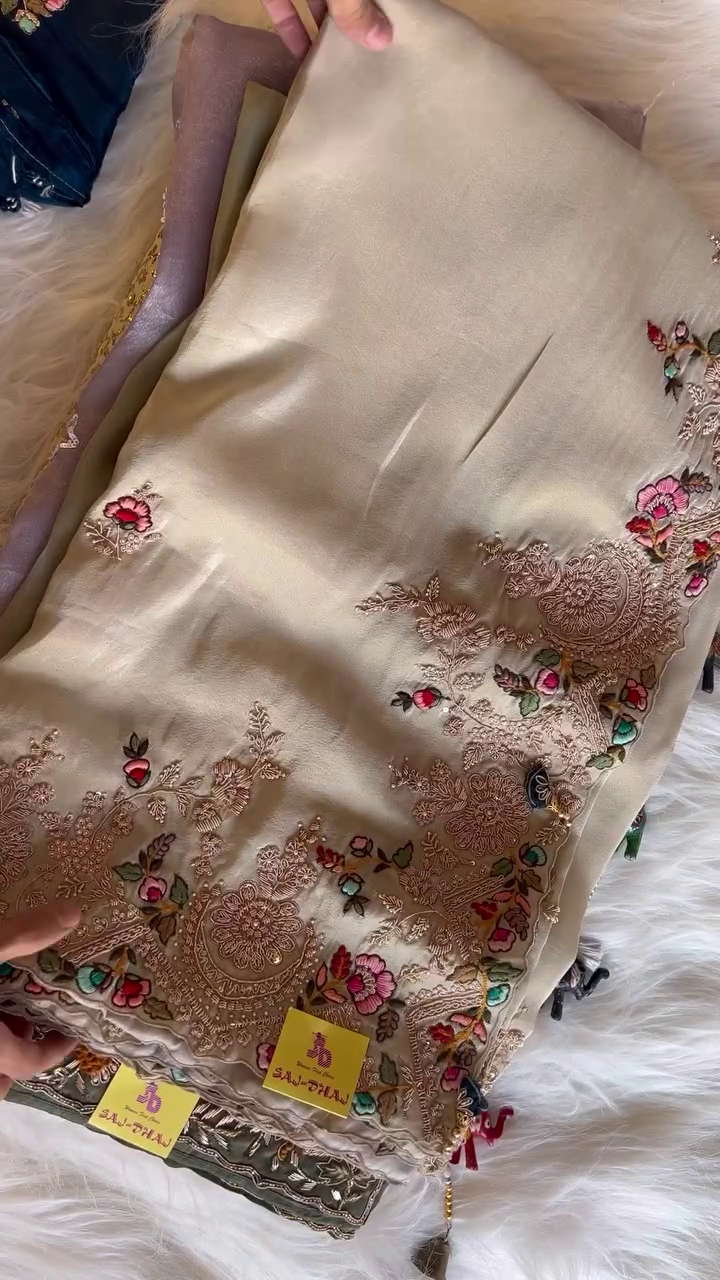 Exquisite Banarasi Saree with Hand-Embroidered Heavy Blouse – A Regal Ensemble