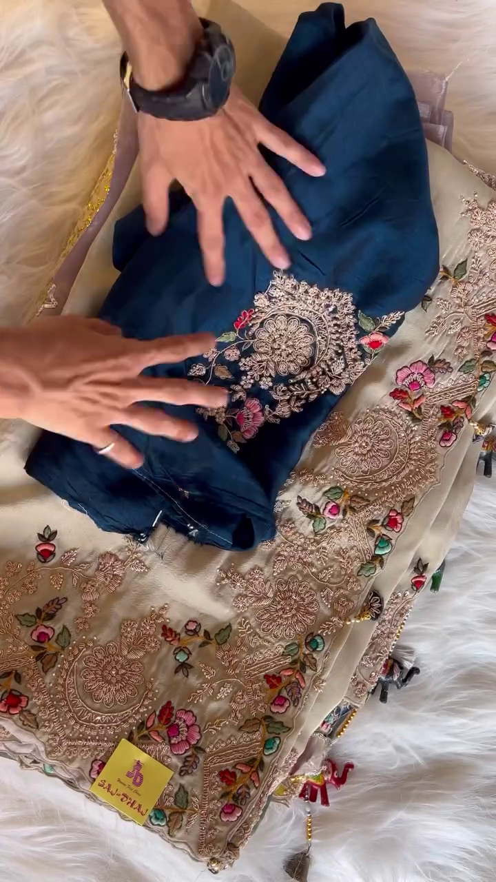 Exquisite Banarasi Saree with Hand-Embroidered Heavy Blouse – A Regal Ensemble