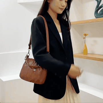 Women's design sense leather bag