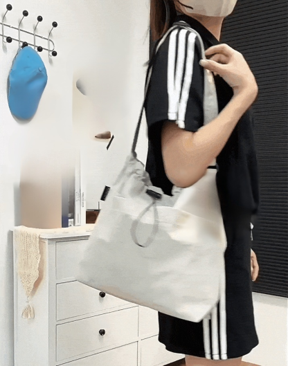 Ultra-light casual large capacity messenger bag