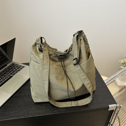 Ultra-light casual large capacity messenger bag