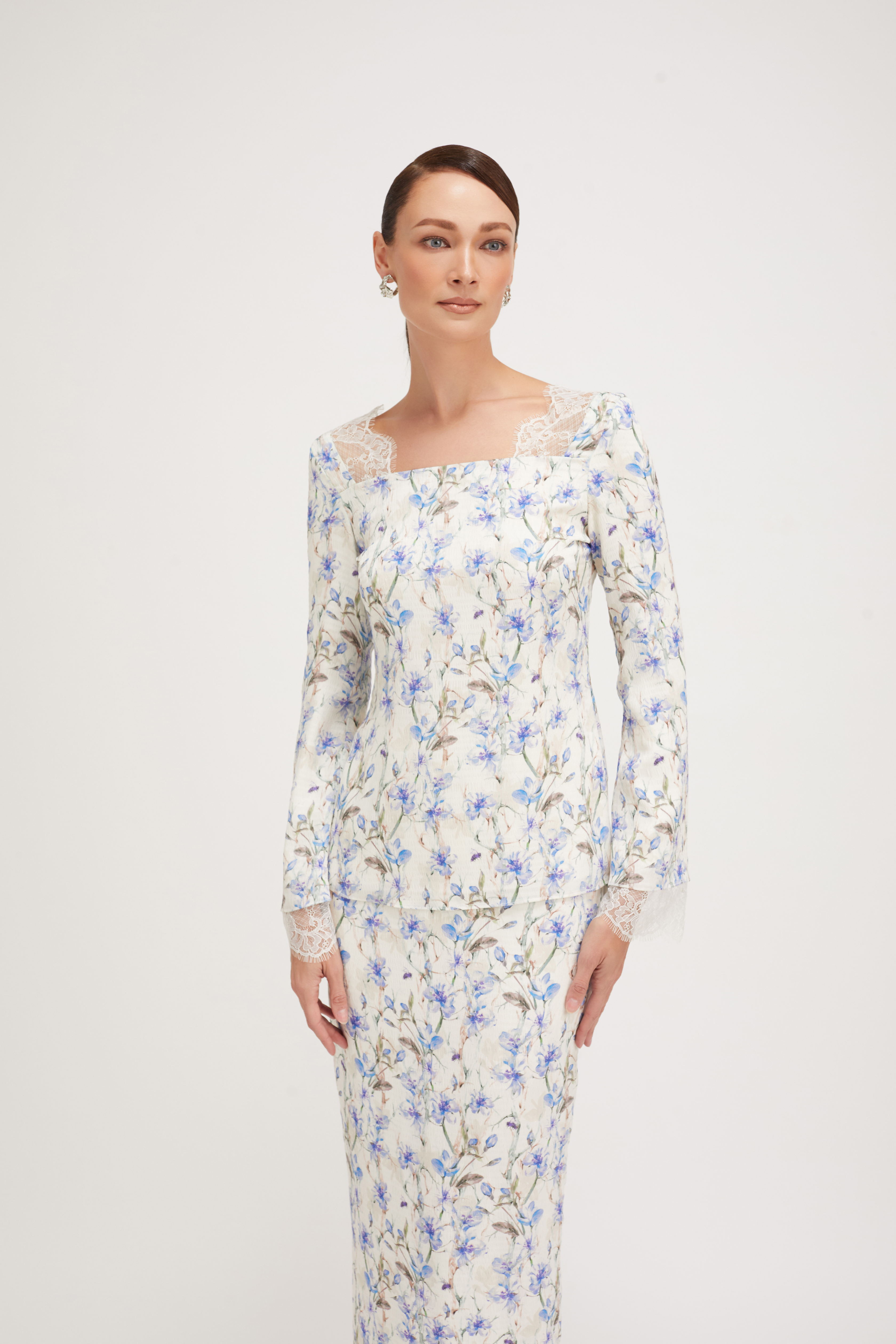 Harper - White & Blue