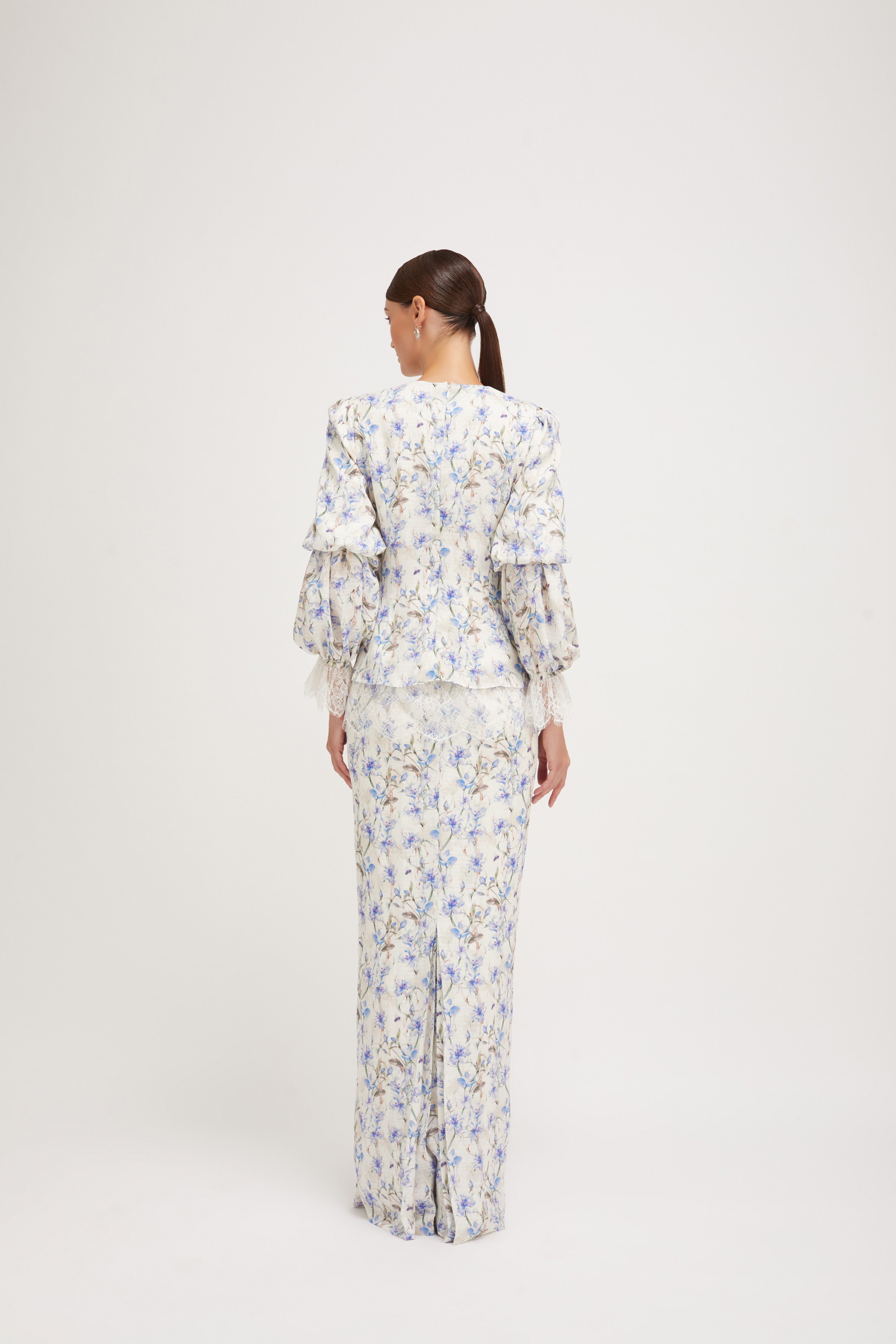 Calista - White & Blue