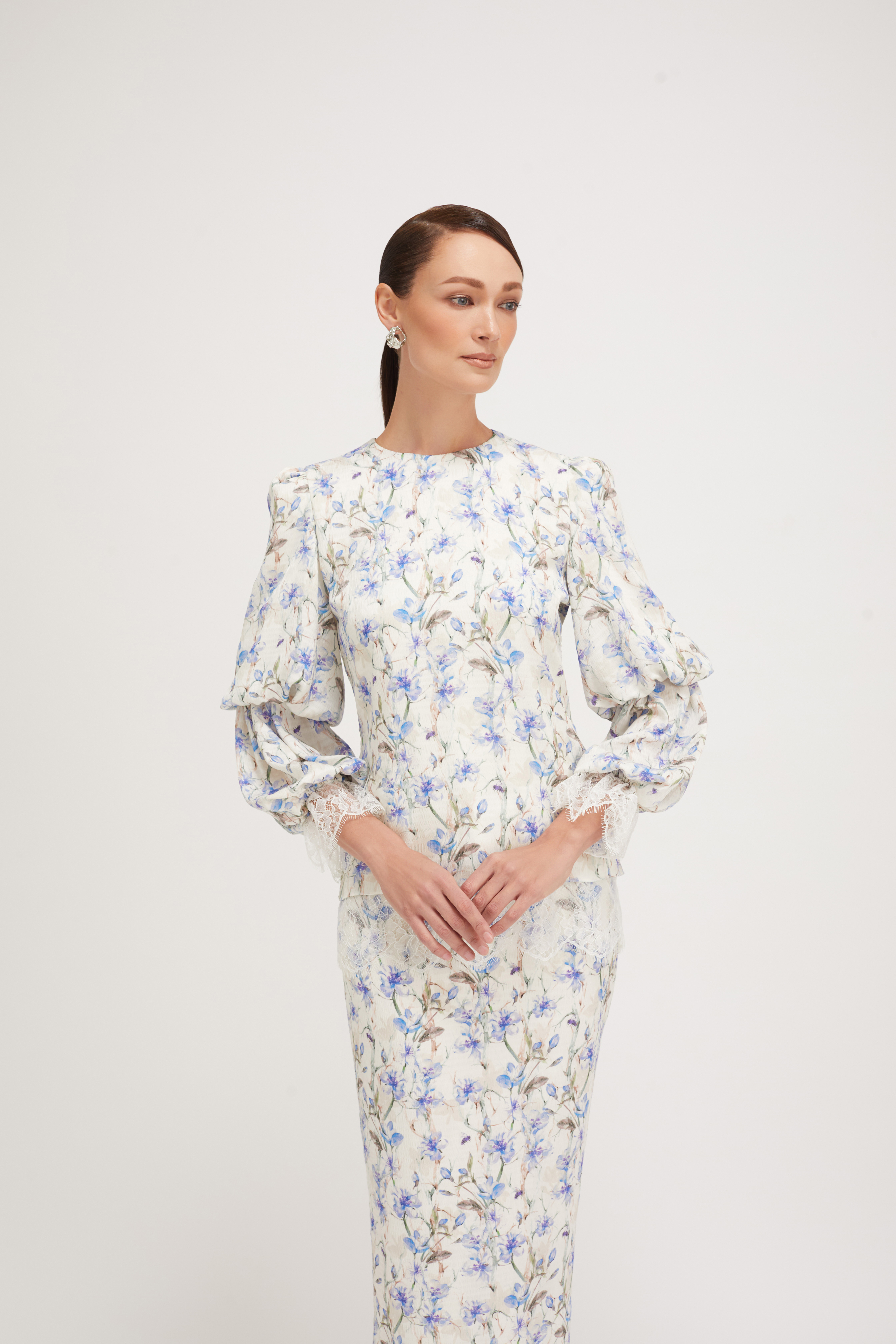 Calista - White & Blue