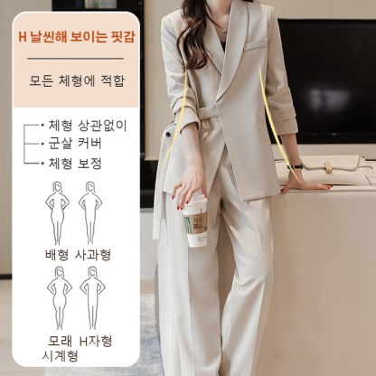 정장과 와이드 팬츠 슈트