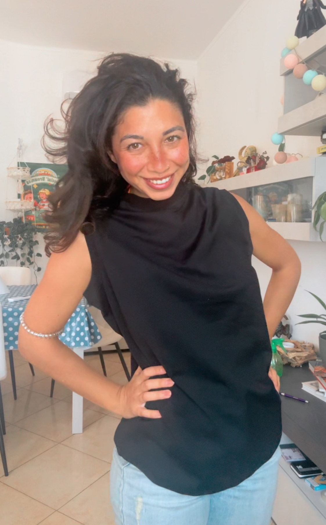 インナーが見えない ノースリーブ タンクトップ Tシャツ ゆったりフィット ボディライン出にくい クルーネック トップス 小さめネックライン＆アームホール カッコよい