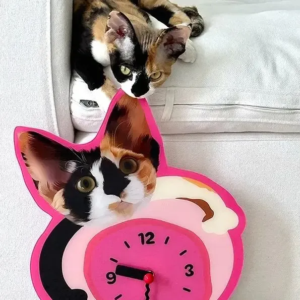 カスタマイズされたペットの写真をパーソナライズした壁掛け時計