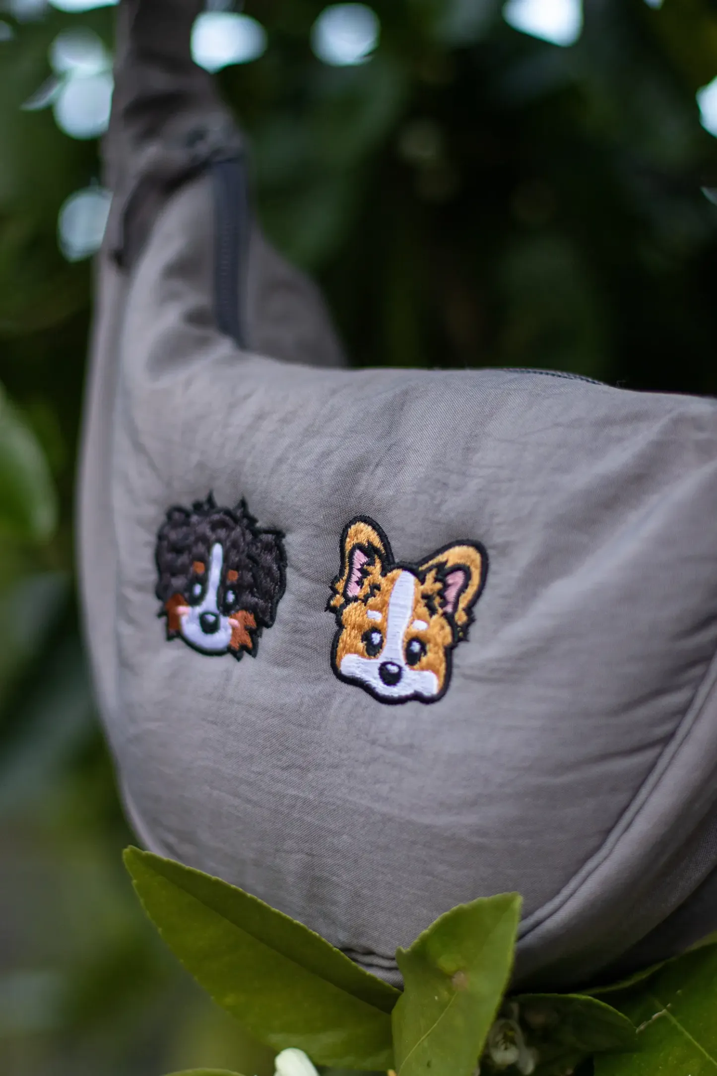 完全にカスタマイズされた刺繍の漫画ペットの肖像画クロスボディバッグ