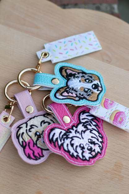 刺繡漫画ペットポートレート革キーホルダーをカスタマイズ-welikecustom-MJ