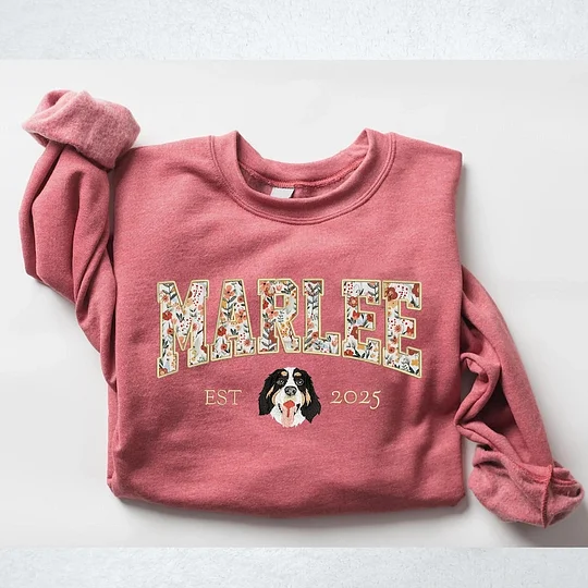 🔥Hot Sale🔥漫画風ペットの肖像画が入ったカスタム刺繍スウェットシャツ（花柄アップリケ刺繍入り）