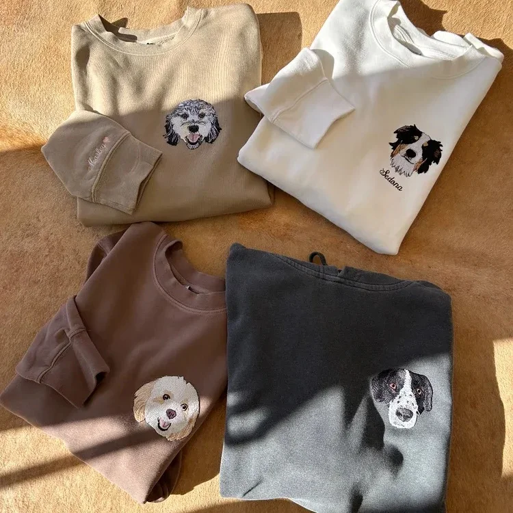 犬の刺繍付きグレーのパーカー（希少） 🐶🐱カスタム刺繍のペット T シャツ、パーカー、スウェット