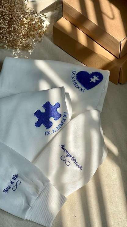 パーソナライズされたハートとパズル、ローマ数字の刺繍入りお揃いのカップルスウェットシャツ-welikecustom-MJ