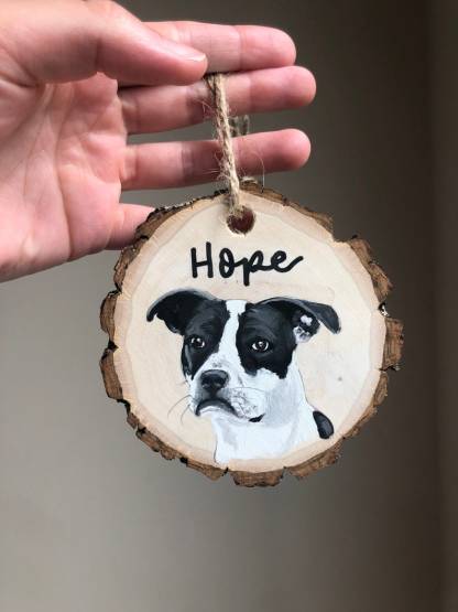 パーソナライズされたペットのアバター手描きスタイルの木製ホイールペンダント-welikecustom-MJ