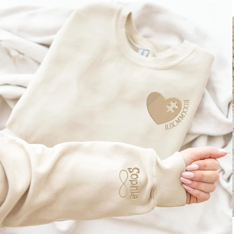 パーソナライズされたハートとパズル、ローマ数字の刺繍入りお揃いのカップルスウェットシャツ-welikecustom-MJ