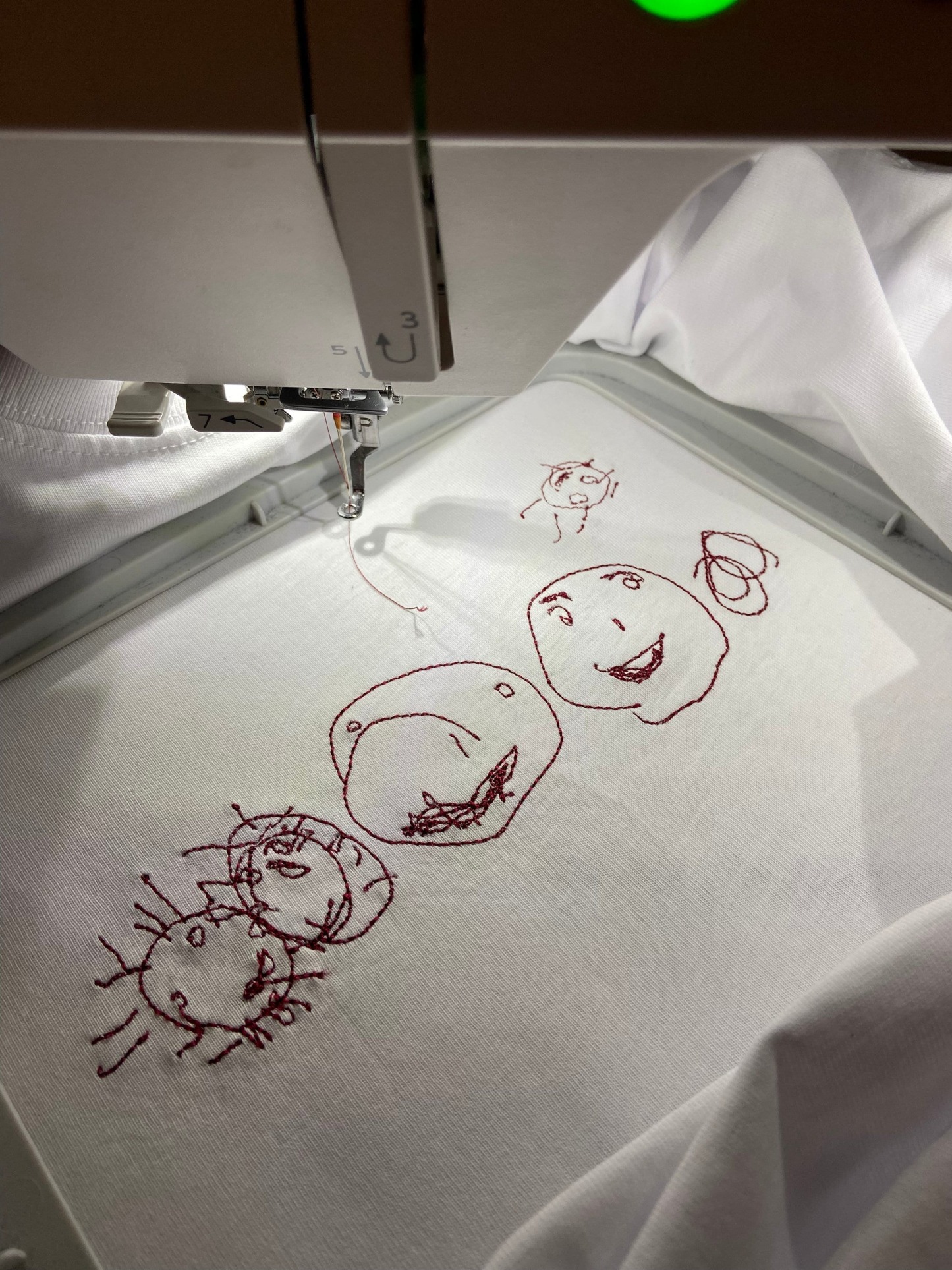 子供の絵を刺繍に！カスタム刺繍Tシャツ、スウェットシャツ、パーカー-welikecustom-MJ