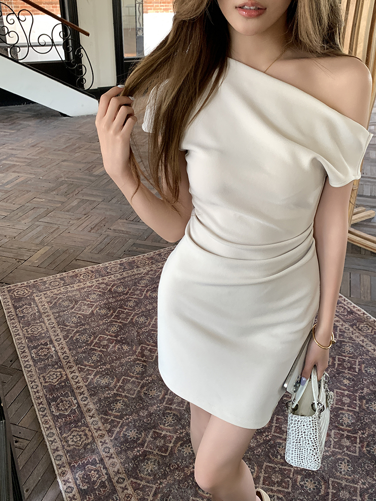 Sleek Off-Shoulder Dress 斜肩露背连衣裙*3 Colors