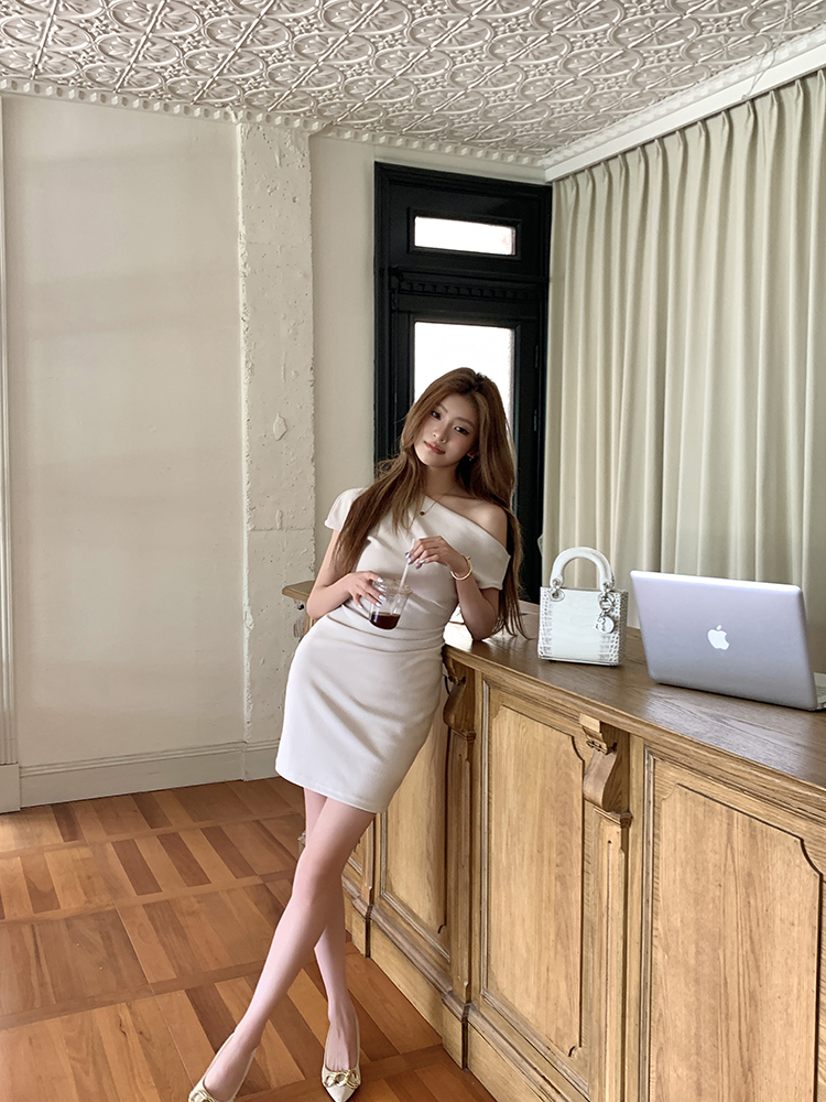 Sleek Off-Shoulder Dress 斜肩露背连衣裙*3 Colors