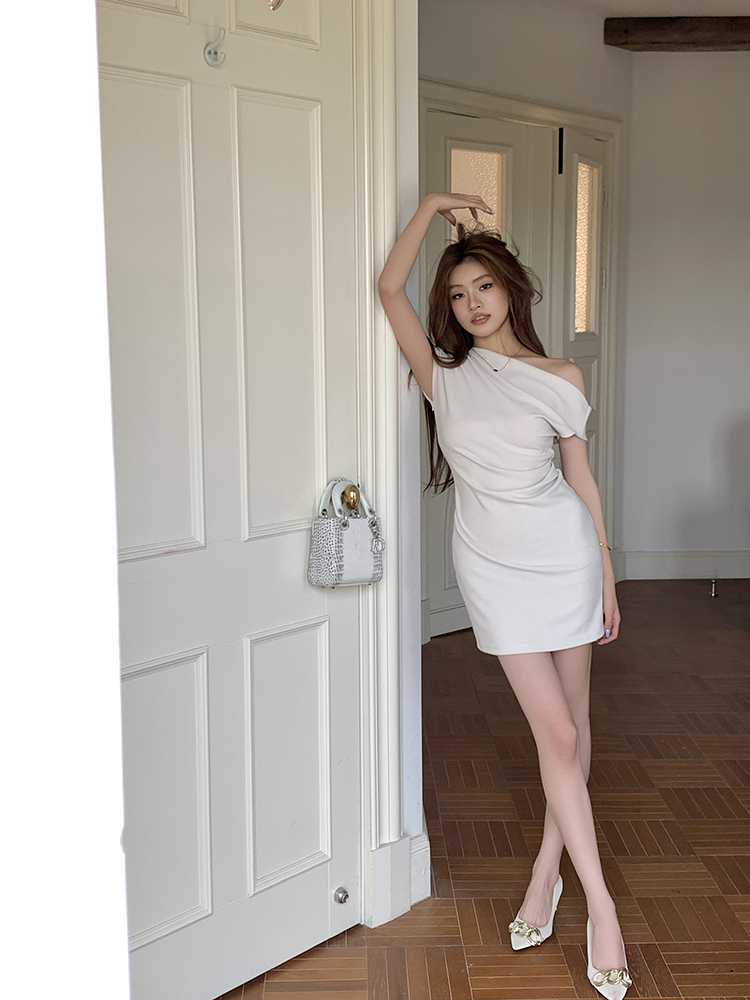Sleek Off-Shoulder Dress 斜肩露背连衣裙*3 Colors