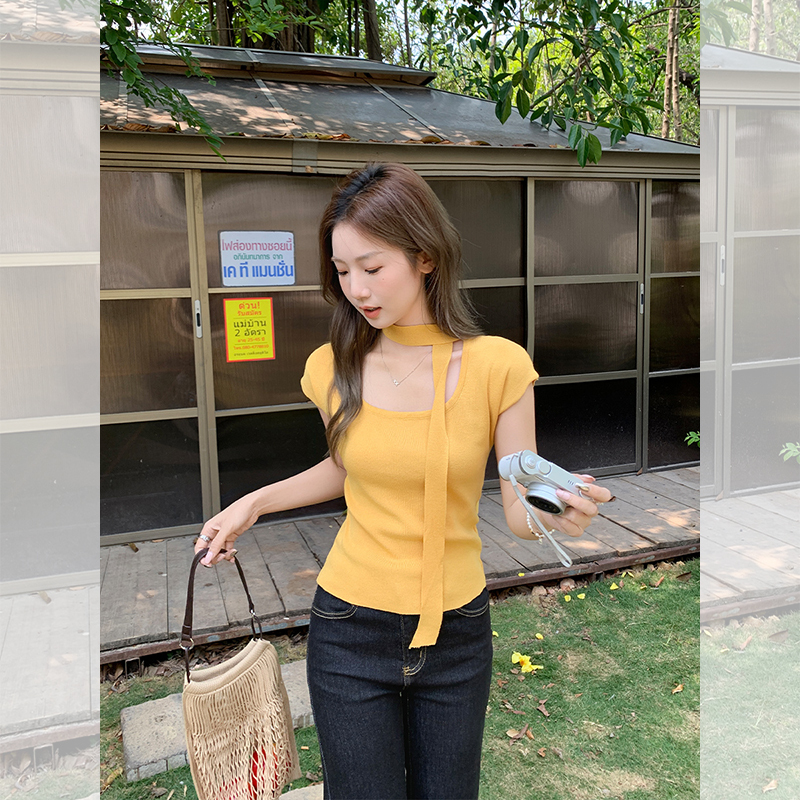 Ribbon Grace Square Tee 飘带设计方领T恤