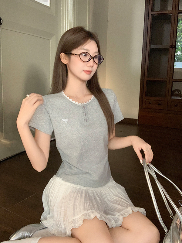 灰色蕾丝花边T恤