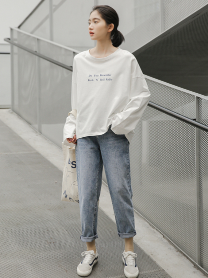 Letter Print Slit Casual Long-Sleeve T-Shirt 字母印花开叉休闲长袖T恤 * 2 Colors