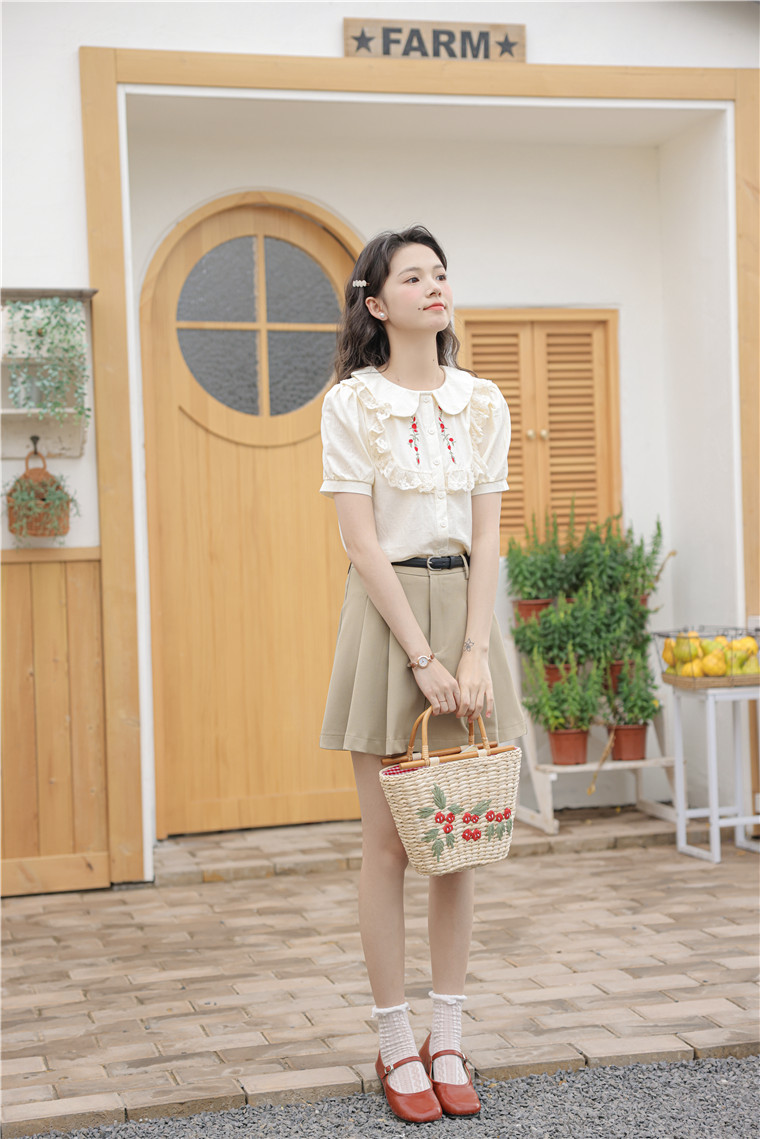 Retro Embroidered Doll Collar Shirt 复古绣花娃娃领衬衫