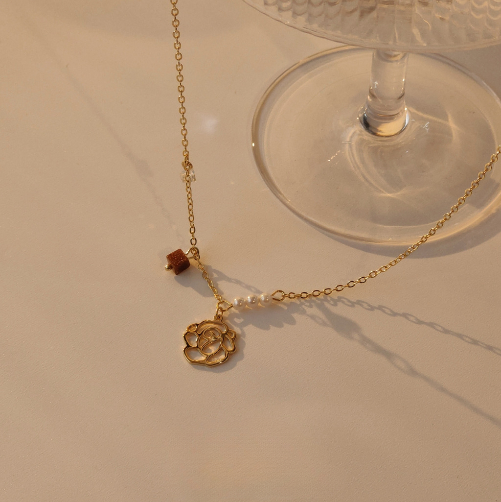Classic Pearl Rose Blossom Necklace 温柔优雅珍珠玫瑰项链