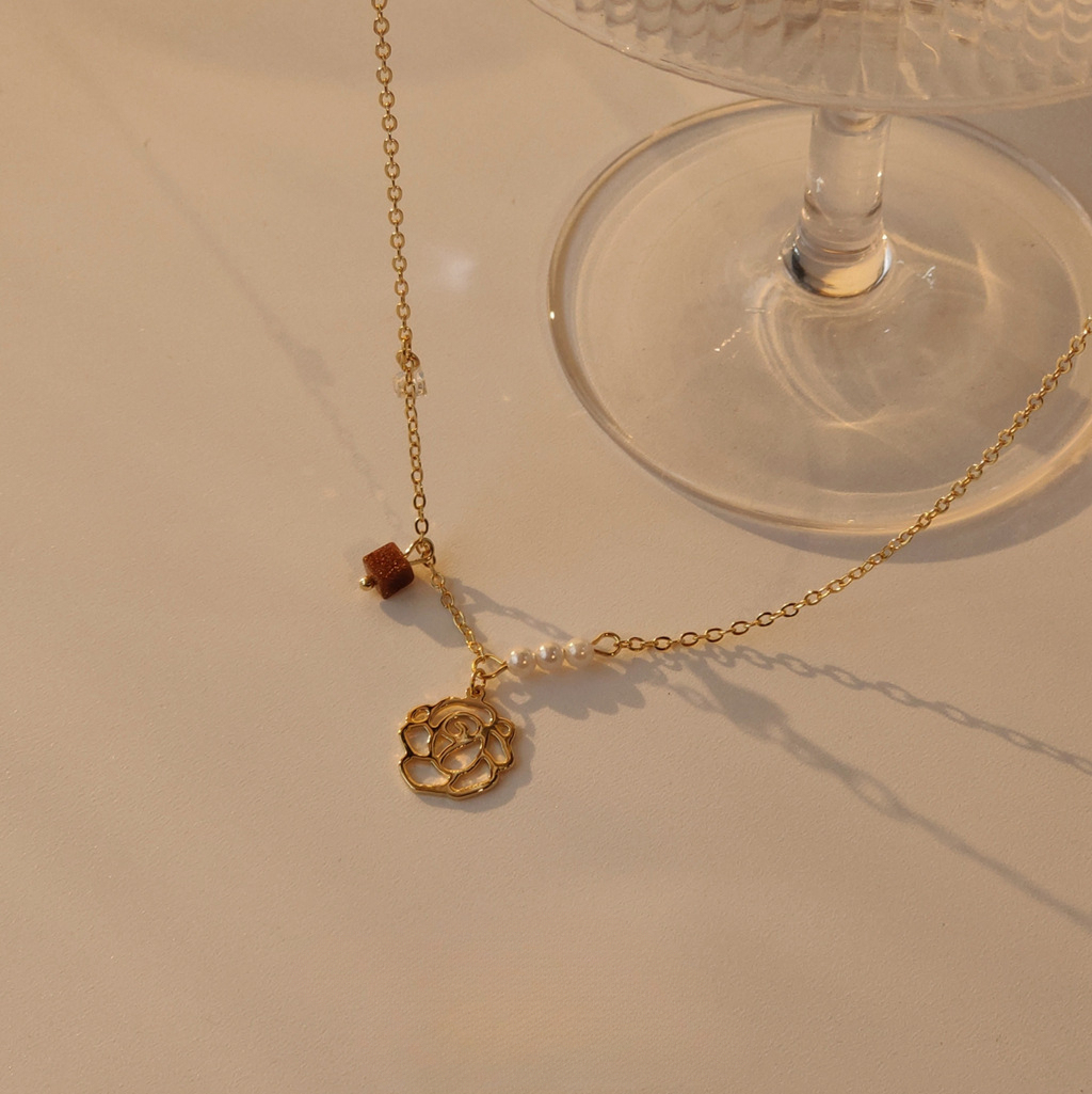 Classic Pearl Rose Blossom Necklace 温柔优雅珍珠玫瑰项链
