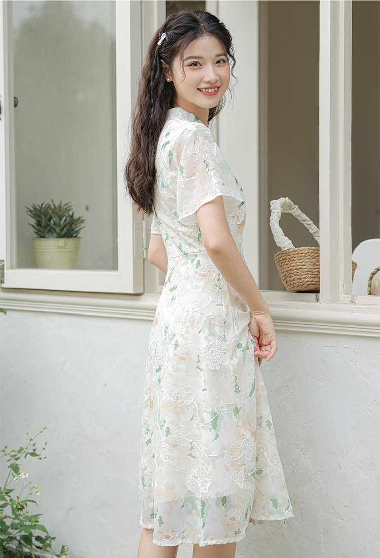 雪纺碎花裙 Chiffon Floral Dress