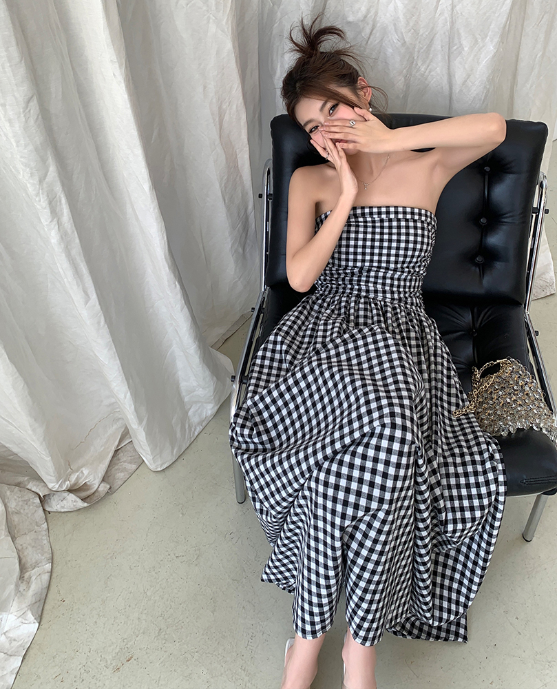 Real shot of the new 2025 spring-summer black, white, and blue plaid off-shoulder strapless design long elegant dress for women