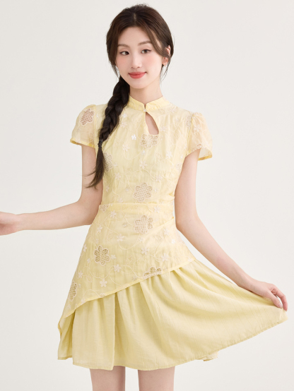 黄色新中式假两件连衣裙 Summer New Chinese Style Embroidered Fake Two-Piece Improved Cheongsam Dress for Women with Stand Collar and Button, Irregular Short Skirt for Petite Figures