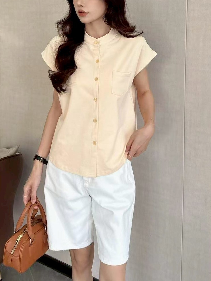 Small stand-up collar buttoned top