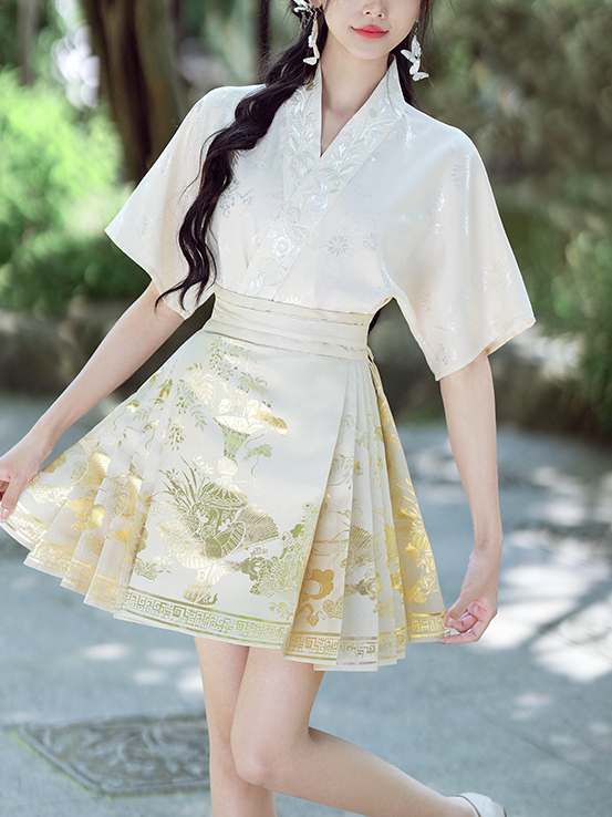 Gilded Petals Horse-face skirt Set 华美金色提花斜襟上衣 + 短款马面裙